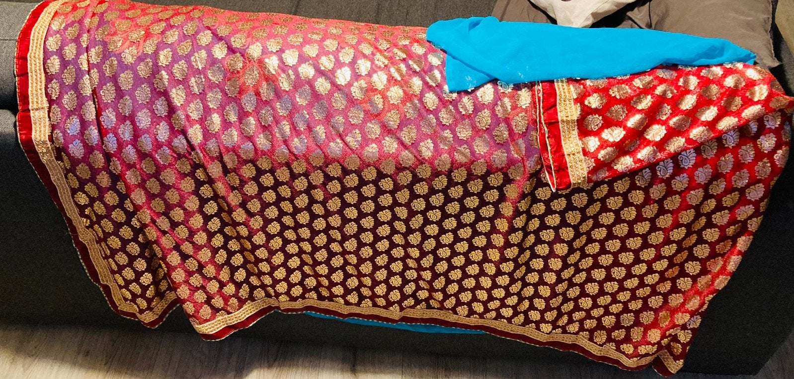 Prachtige Indiase Saree - Rood/Goud met Blauwe Blouse, Ophalen of Verzenden, Zo goed als nieuw, Rood, Overige typen
