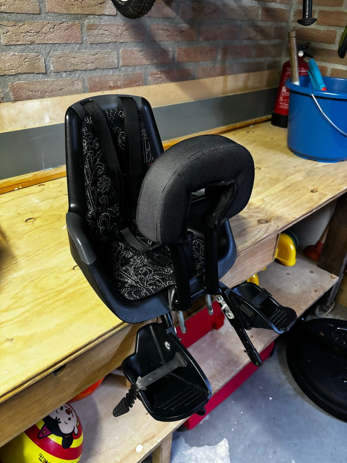 Bobike Mini+ fietszitje met windscherm en regenhoes, Fietsen en Brommers, Voorzitje, Ophalen of Verzenden, 0 t/m 13 kg, Gebruikt