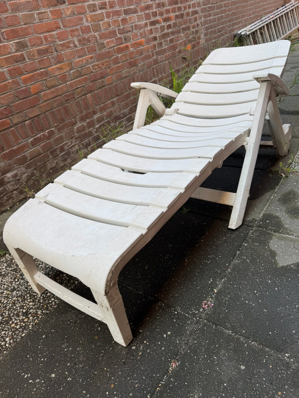 Ligstoel wit, Ophalen, Zo goed als nieuw, Kunststof