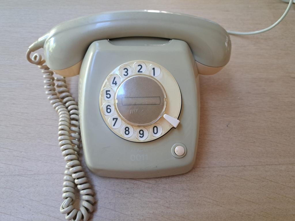 Vintage telefoon PTT type T65 met aansluitsnoer, Ophalen of Verzenden, Gebruikt, Met draaischijf