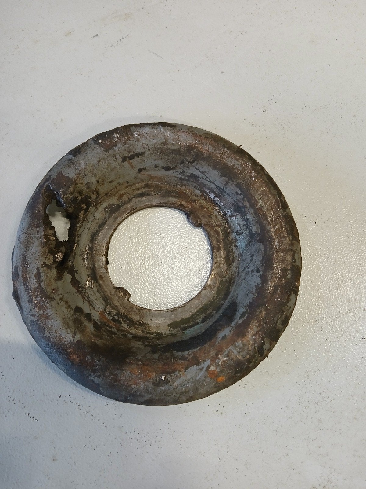 Stuk van een sherman wiel, Verzamelen, Militaria | Tweede Wereldoorlog, Ophalen of Verzenden