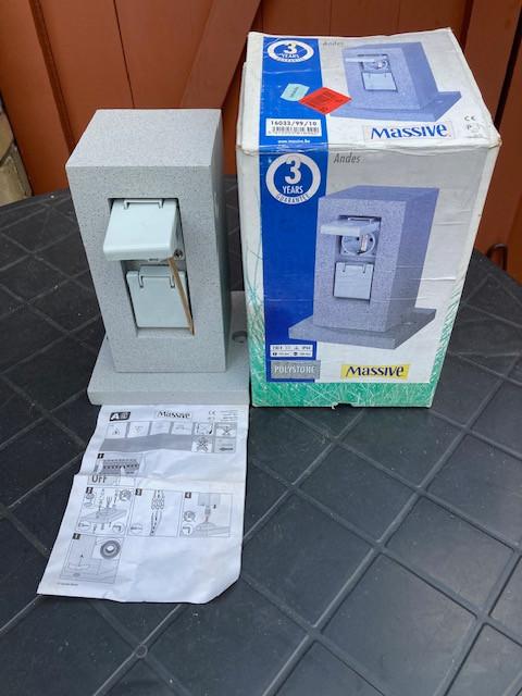 Terraszuiltje MASSIVE met 2 wandcontactdozen IP44, Ophalen of Verzenden, Zo goed als nieuw, Overige typen