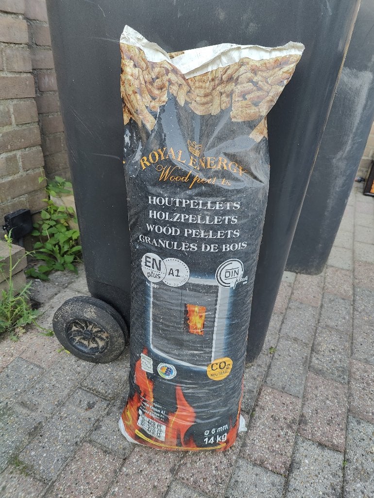 3 zakken Pelletkorrels 14kg, Minder dan 3 m³, Ophalen, Overige houtsoorten, Blokken