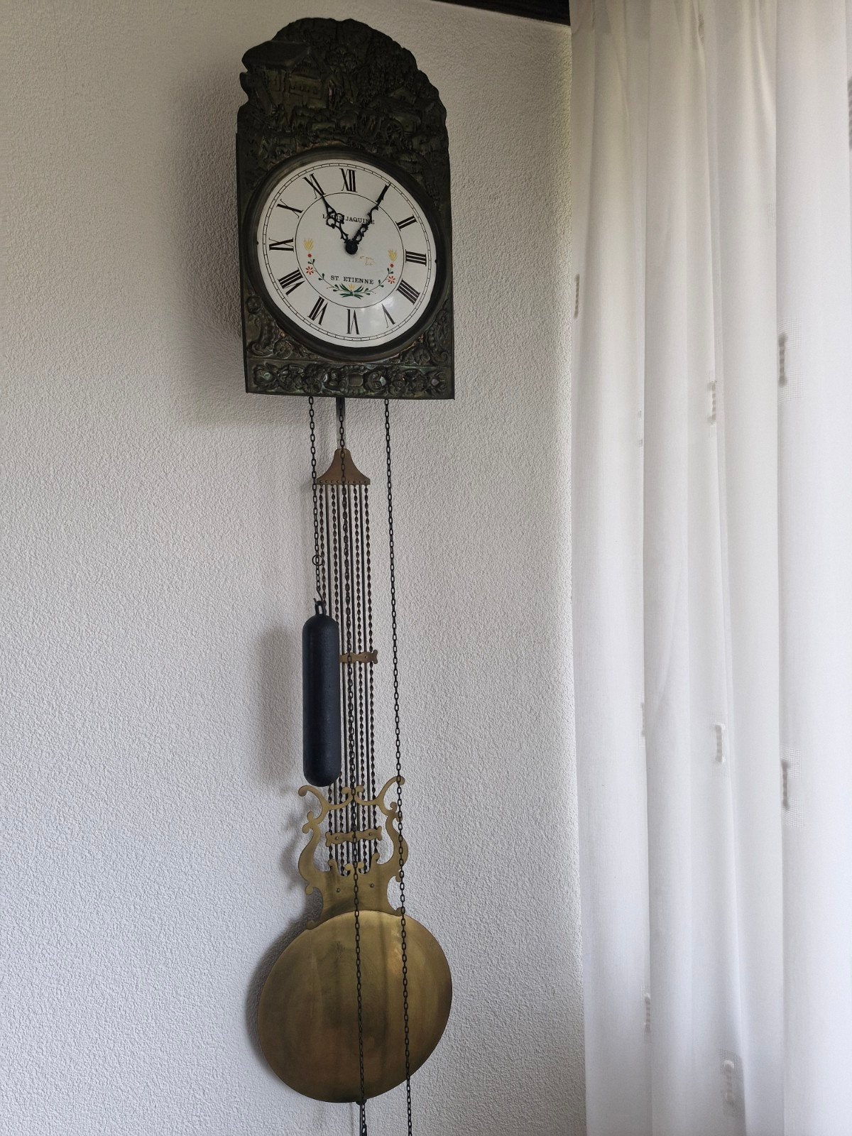 Antieke wandklok met slinger en gewichten, Ophalen