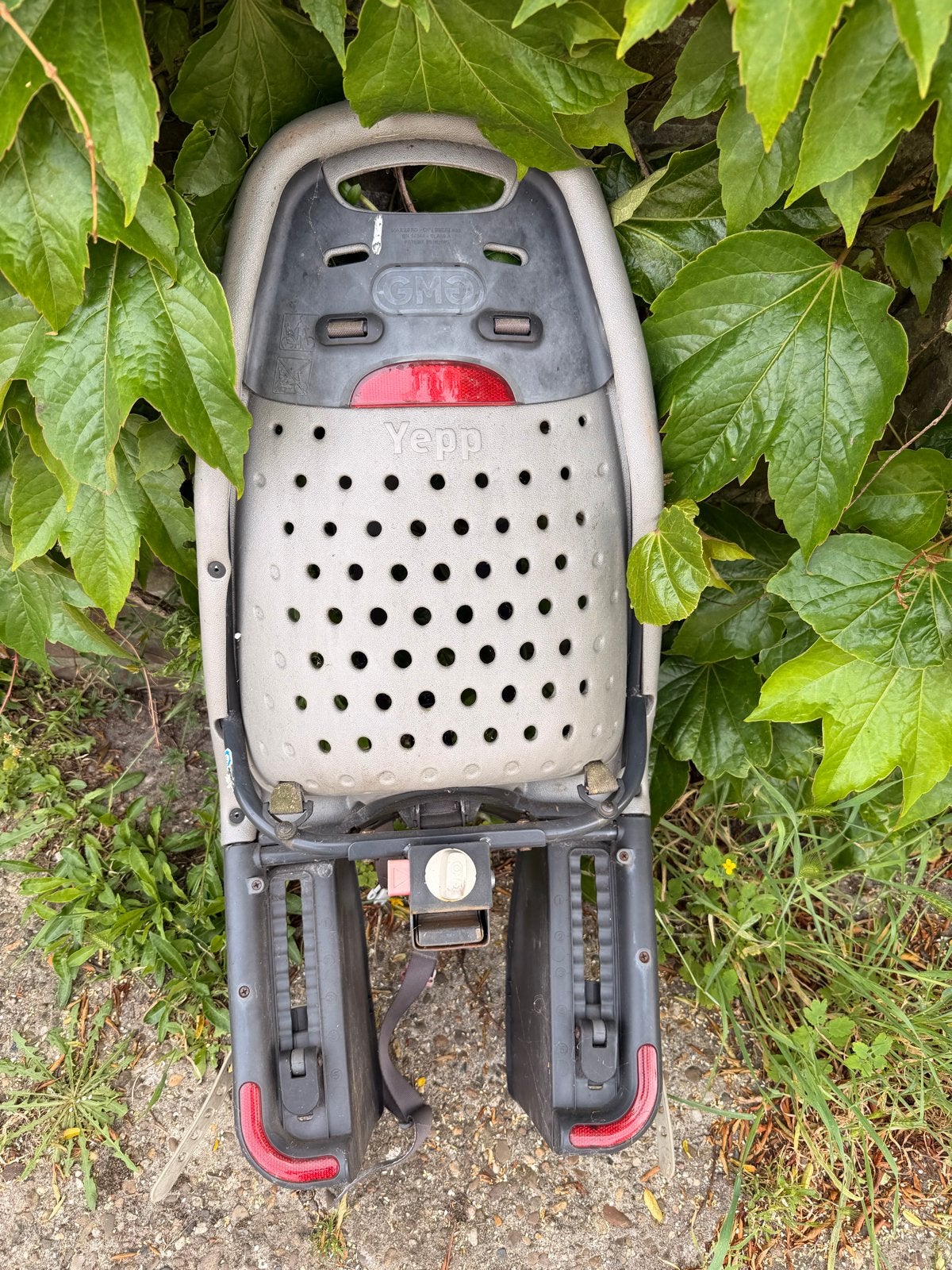 Yepp GMG Achterzitje - Grijs, Fietsen en Brommers, Fietsaccessoires | Fietsstoeltjes, Ophalen, Achterzitje, 9 t/m 18 kg, Gebruikt