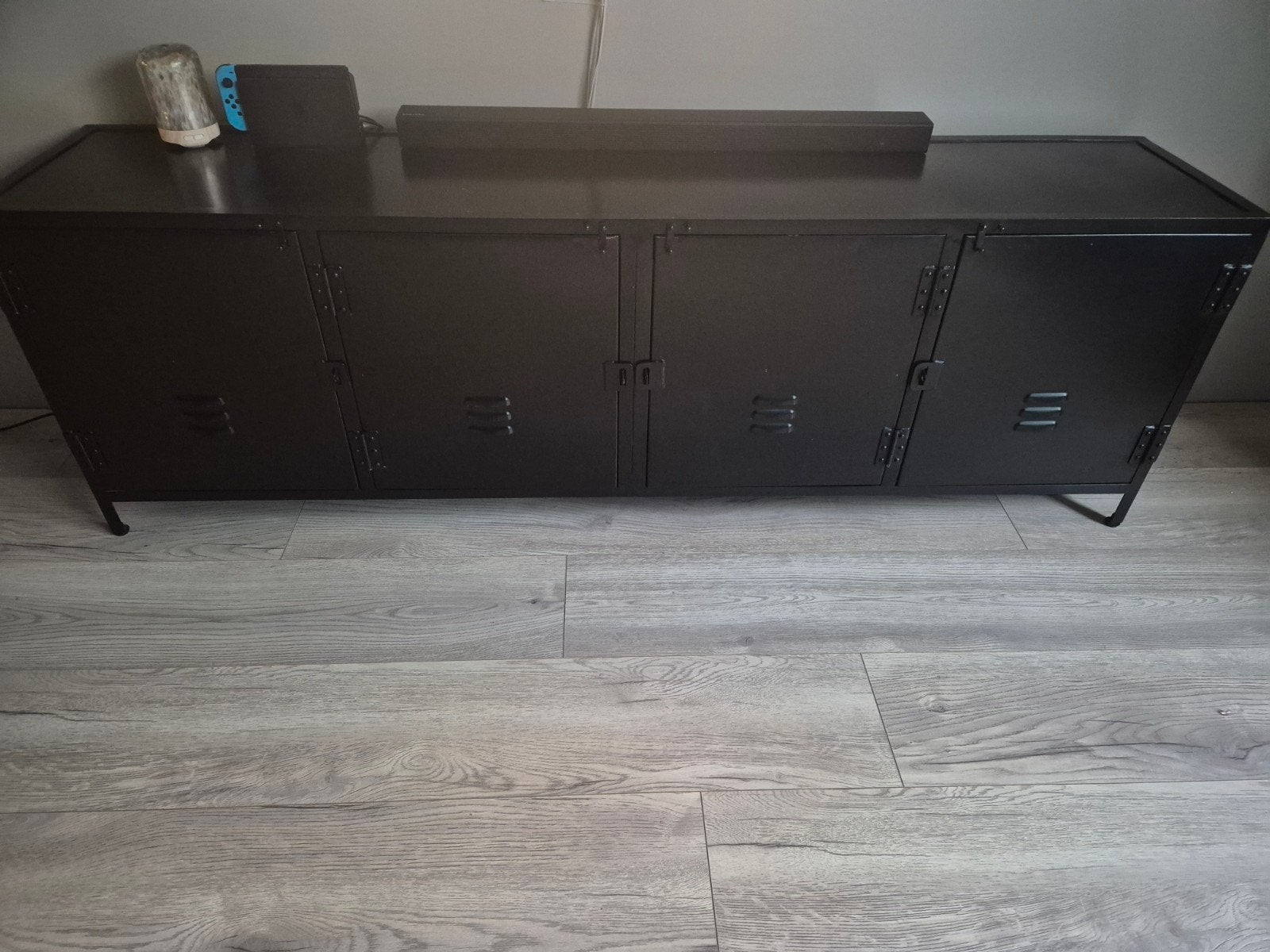 Zwart metalen dressoir/tv-meubel 190 cm met industriële look, Ophalen, 150 tot 200 cm, Zo goed als nieuw, Minder dan 100 cm