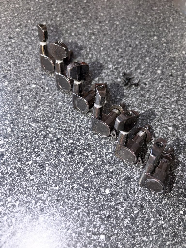 Ibanez tuners 6 in-line dark chrome, NIEUW stem mechanieken, Muziek en Instrumenten, Ophalen of Verzenden, Nieuw, Elektrische gitaar
