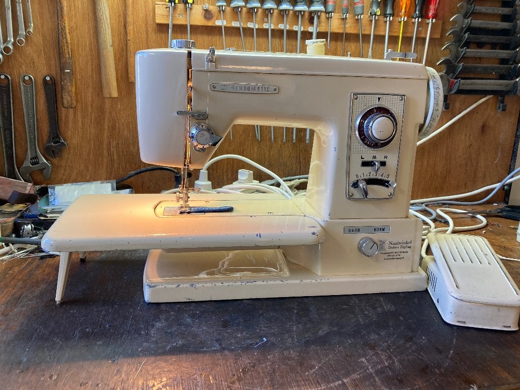 Vendomatic Zigzag naaimachine - degelijke machine, Hobby en Vrije tijd, Naaimachines en Toebehoren, Ophalen of Verzenden, Naaimachine