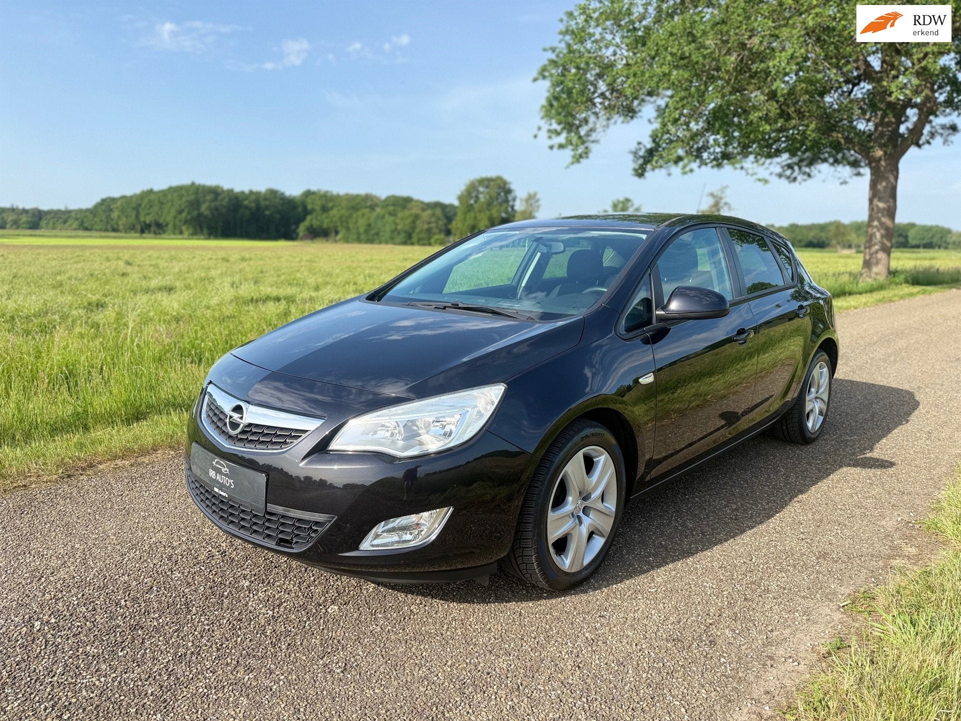 Opel Astra 1.6 Turbo Cosmo CRUISE CONTROL / PARKEERSENS / AI, Auto's, Opel, Voorwielaandrijving, 15 km/l, Zwart, 4 cilinders