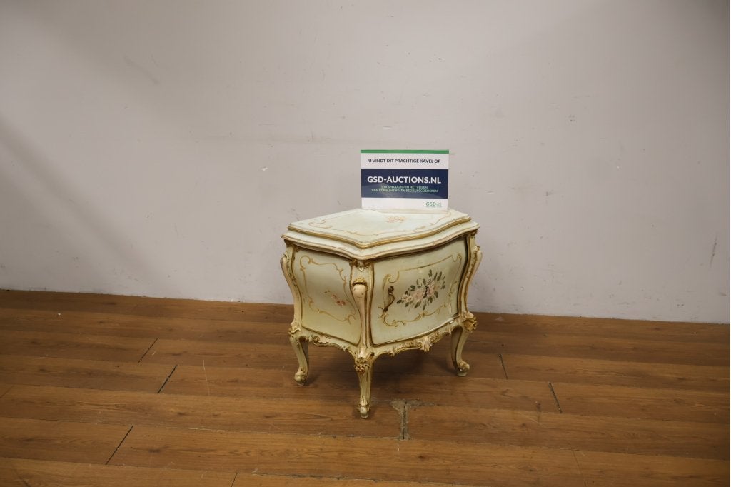 Klassieke buikkast in rococo stijl, Ophalen of Verzenden, Niet ingevuld, Niet ingevuld, Niet ingevuld