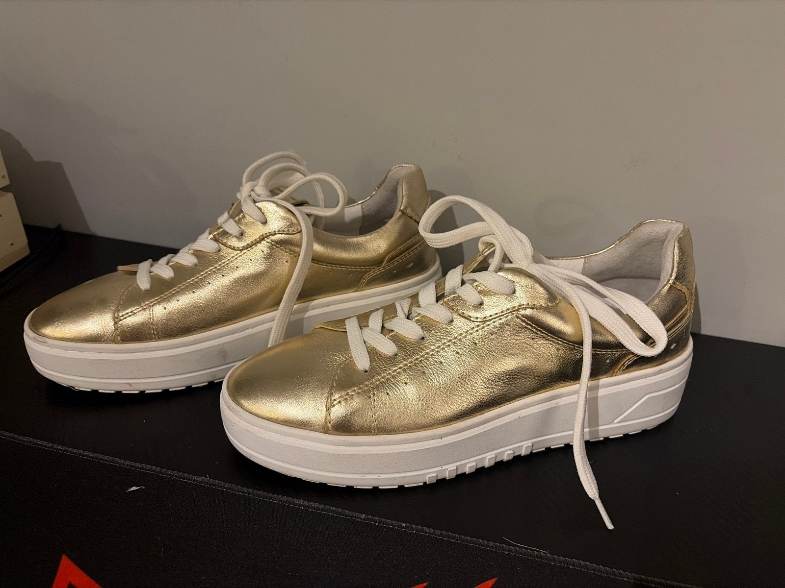 Gouden Omoda sneakers met plateauzool maat 39, Ophalen of Verzenden, Zo goed als nieuw, Overige kleuren, Sneakers of Gympen