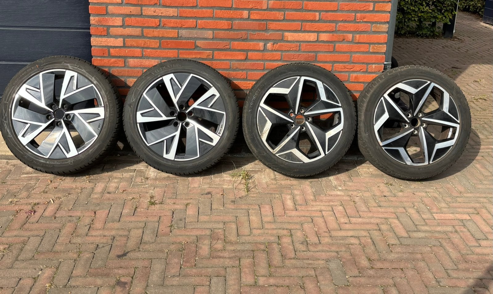 VW ID3 winterbanden op velg 19 inch, Banden en Velgen, Winterbanden, 235 mm, Ophalen