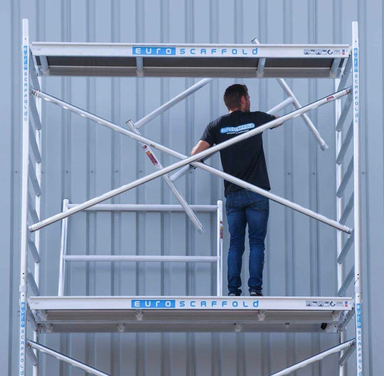Rolsteiger + steigeraanhanger 135x250x8,2m euroscaffold XL, Ophalen of Verzenden, Zo goed als nieuw, Rolsteiger of Kamersteiger
