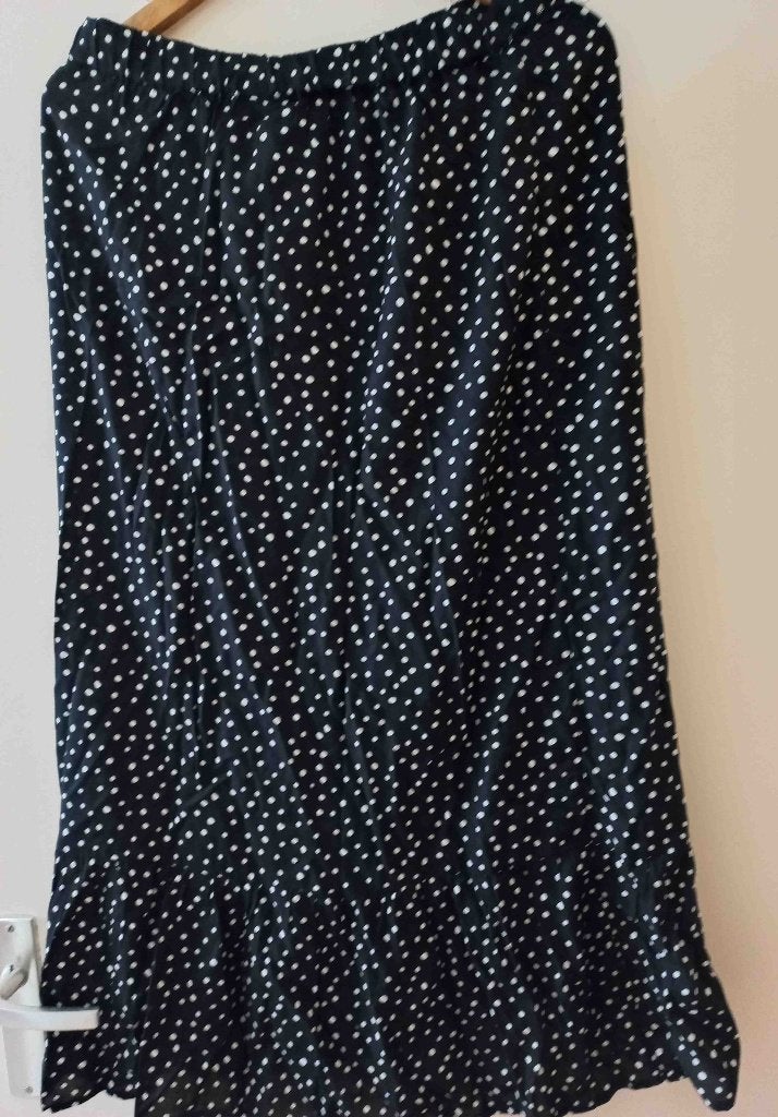 Nieuwe zwarte met witte stippen viscose rok Yessica, Maat 38/40 (M), Nieuw, Ophalen of Verzenden, Onder de knie