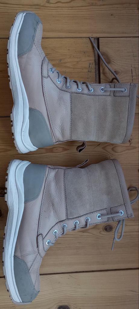 UGG Adirondack Boot III, Kleding | Dames, Schoenen, Beige, Snowboots, Ophalen of Verzenden, Zo goed als nieuw