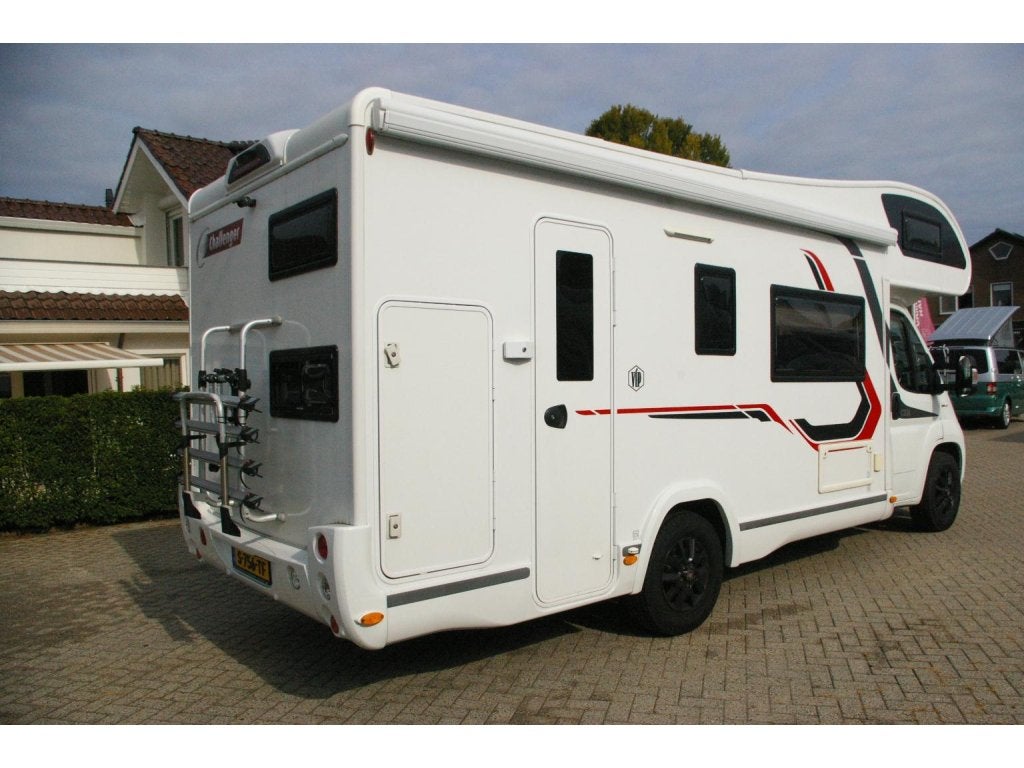 Challenger Genesis 256 C 7 persoons, stapelbed., Caravans en Kamperen, Alkoof, Ringverwarming, Fiat, Bedrijf