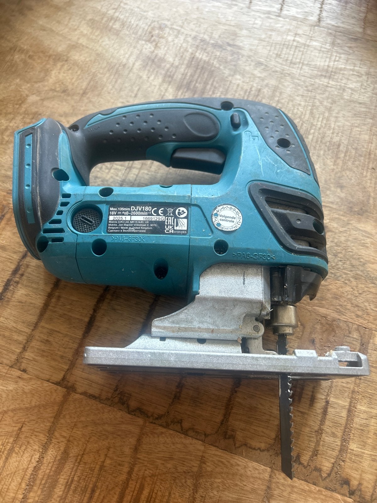 Makita DJV180 Decoupeerzaag - Krachtig en Draadloos, Gebruikt, Ophalen of Verzenden, Minder dan 600 watt, Decoupeerzaag