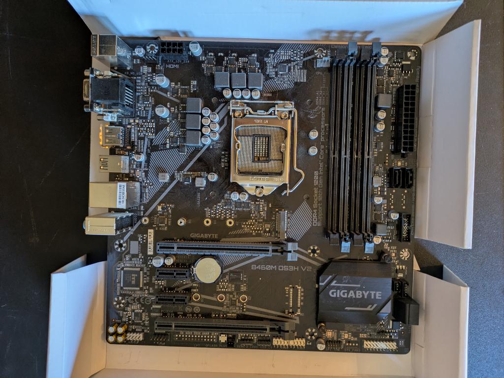GIGABYTE B460M DS3H V2 motherboard, Computers en Software, Gebruikt, DDR4, Ophalen of Verzenden, Micro-ATX