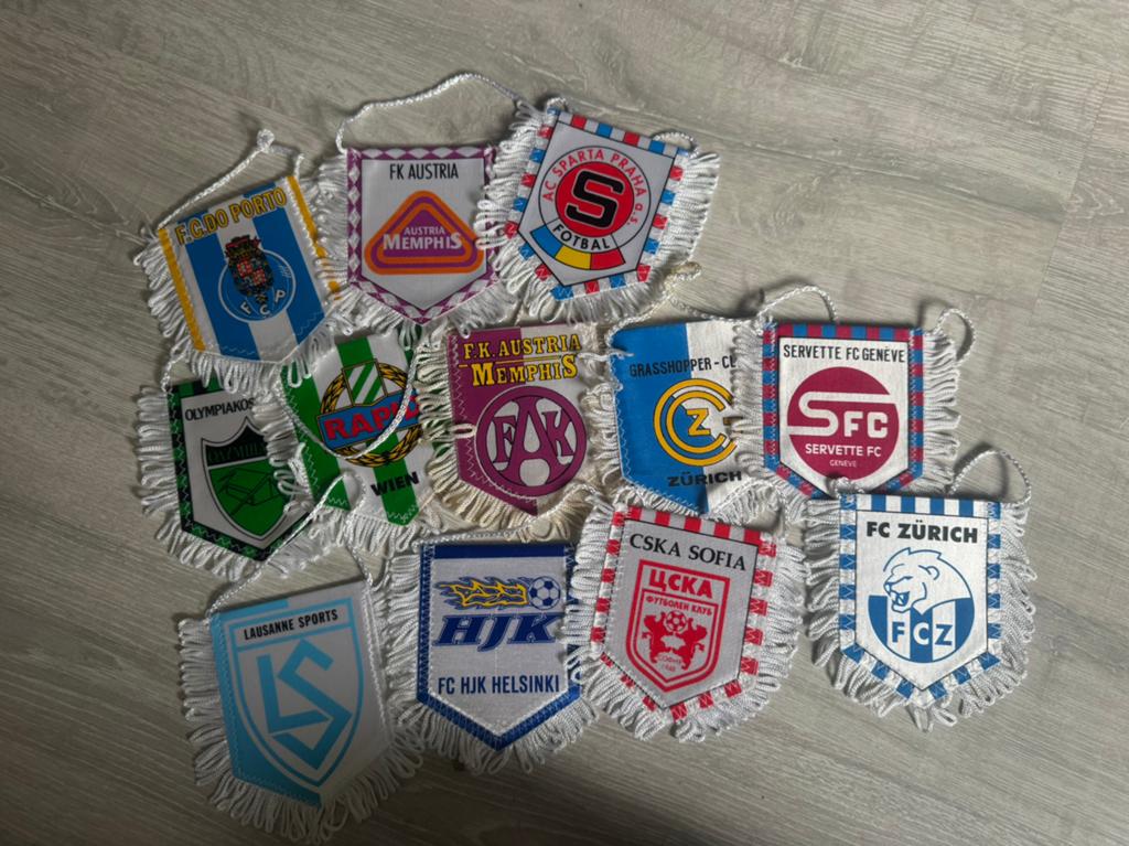 Mini Vaantjes Voetbalclubs - Diverse Clubs per stuk, Ophalen of Verzenden, Gebruikt, Buitenlandse clubs, Vaantje of Sjaal