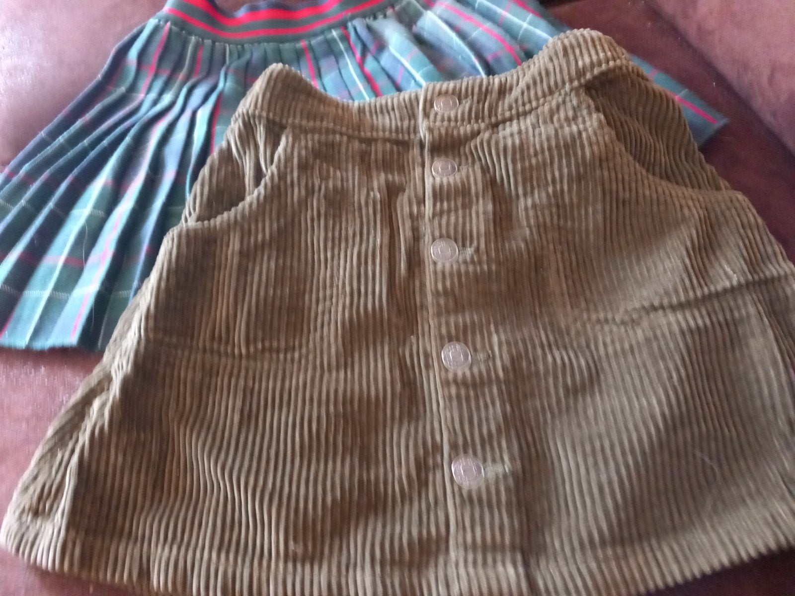 2 rokjes en een fluffy bodywarmer 122/128, Ophalen, Zo goed als nieuw, Meisje, Jas