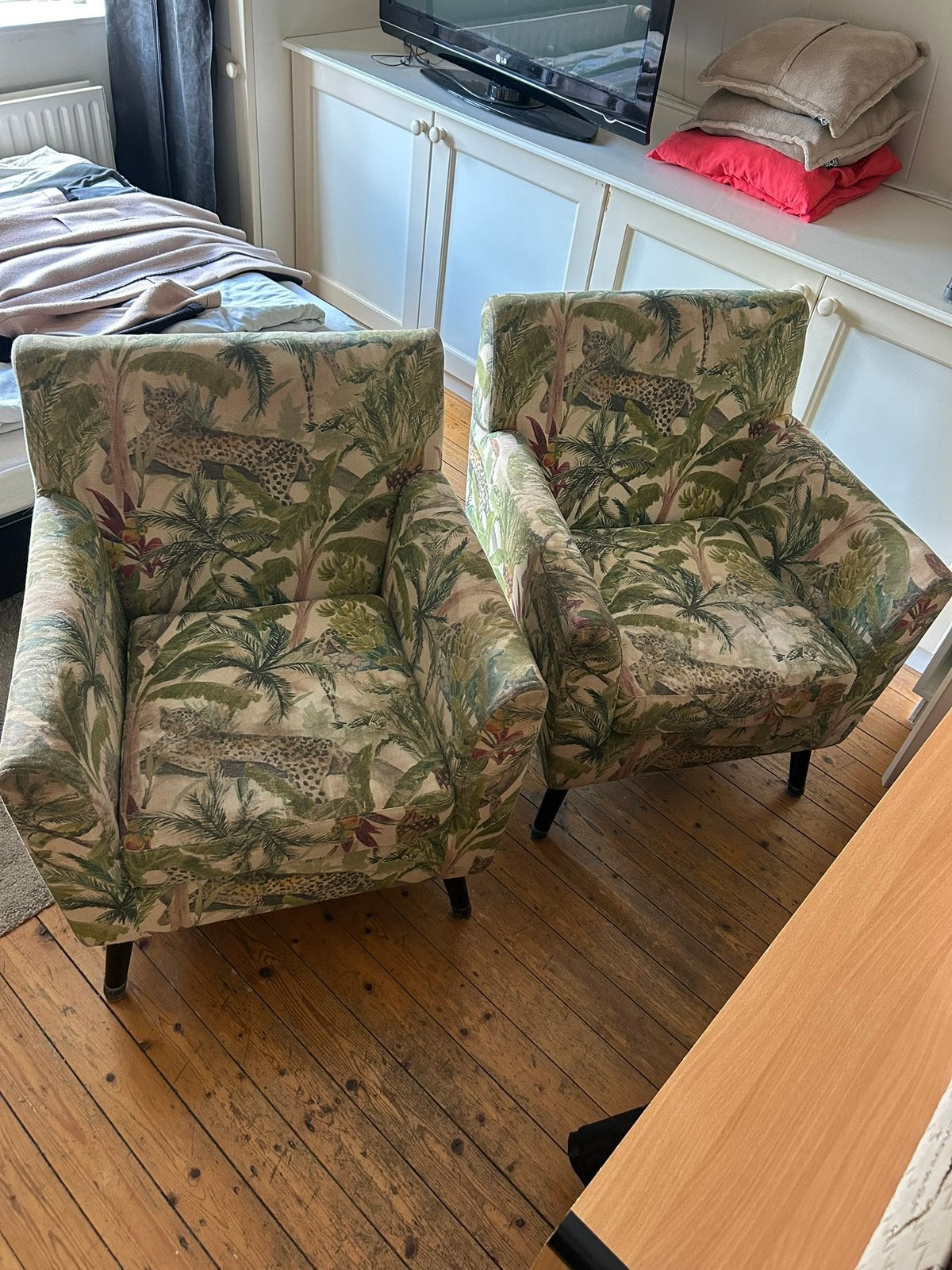Twee woonkamer stoelen met opvallende print, Huis en Inrichting, Ophalen, Gebruikt, 75 tot 100 cm, 75 tot 100 cm