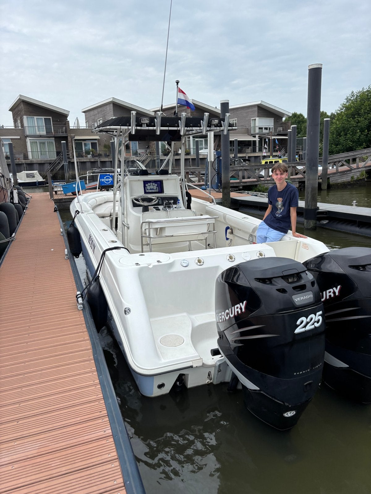 Boston Whaler 270 Outrage met dubbele Mercury 225 pk, Benzine, Overige merken, Gebruikt, Buitenboordmotor