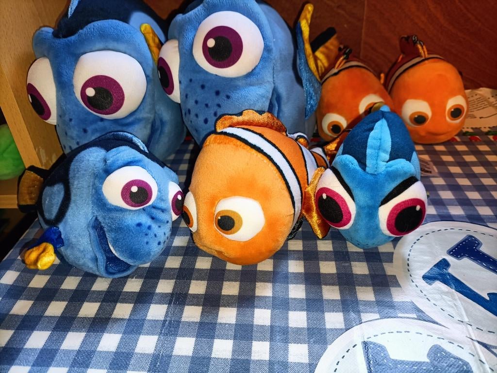 Lot Nemo en Dory knuffels 30 cm en 18 cm groot, Ophalen of Verzenden, Zo goed als nieuw