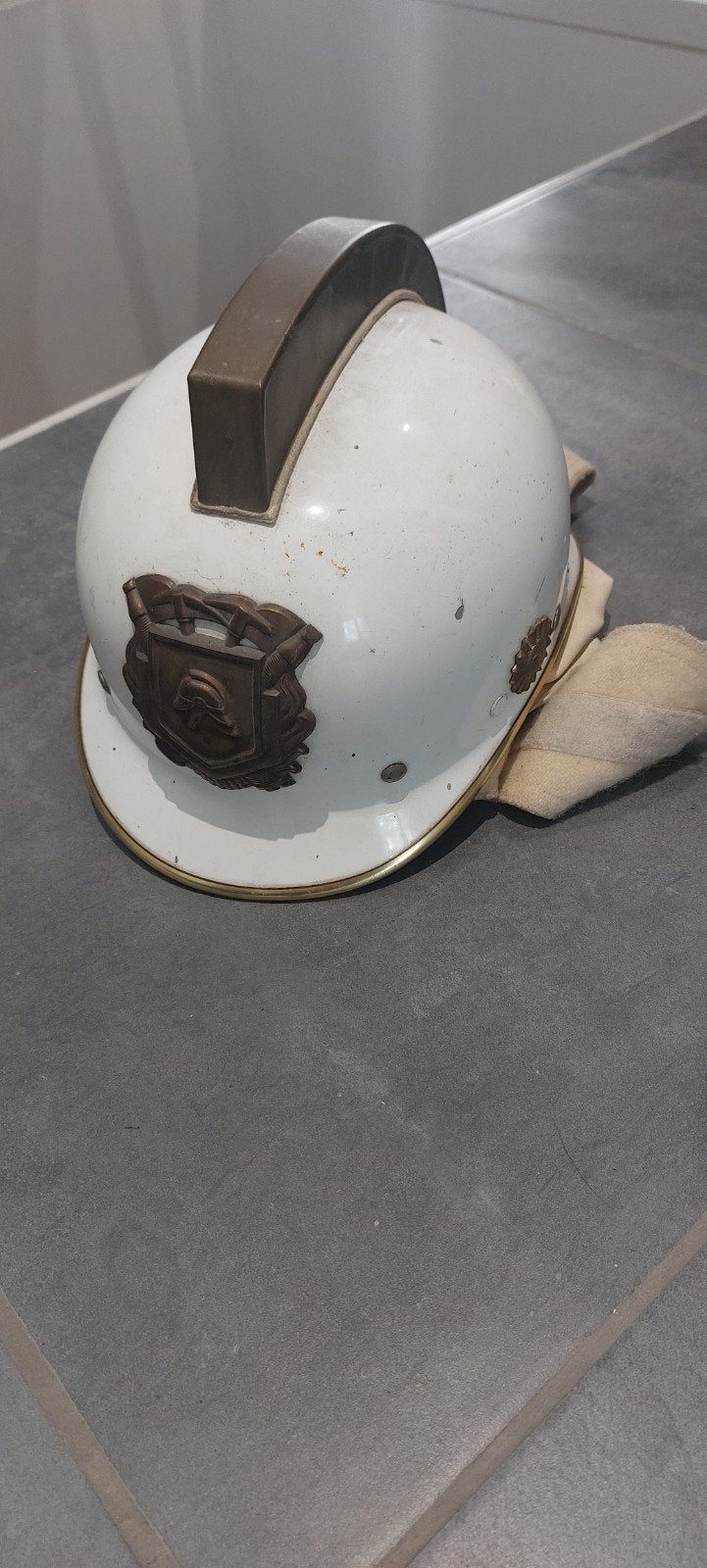 Vintage brandweerhelm - Wit met embleem, Ophalen
