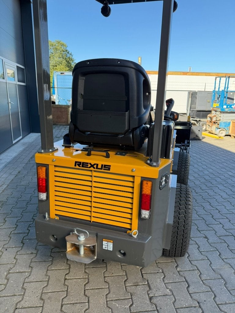 Foto 3 van minishovel Rexus H160 met een Perkins motor