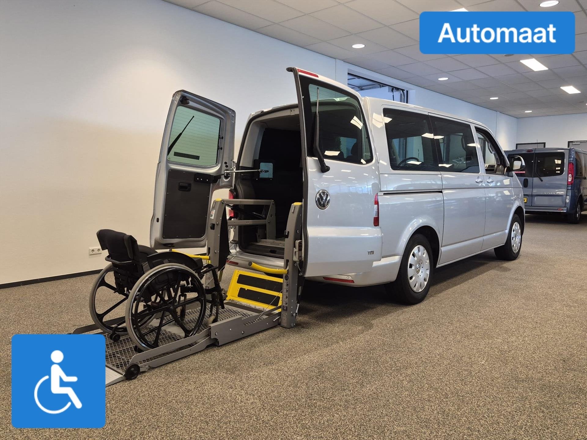 Volkswagen Caravelle L1H1 Rolstoelbus Rolstoel voorin / Zelf, Auto's, Stof, Gebruikt, Zwart, 4 cilinders