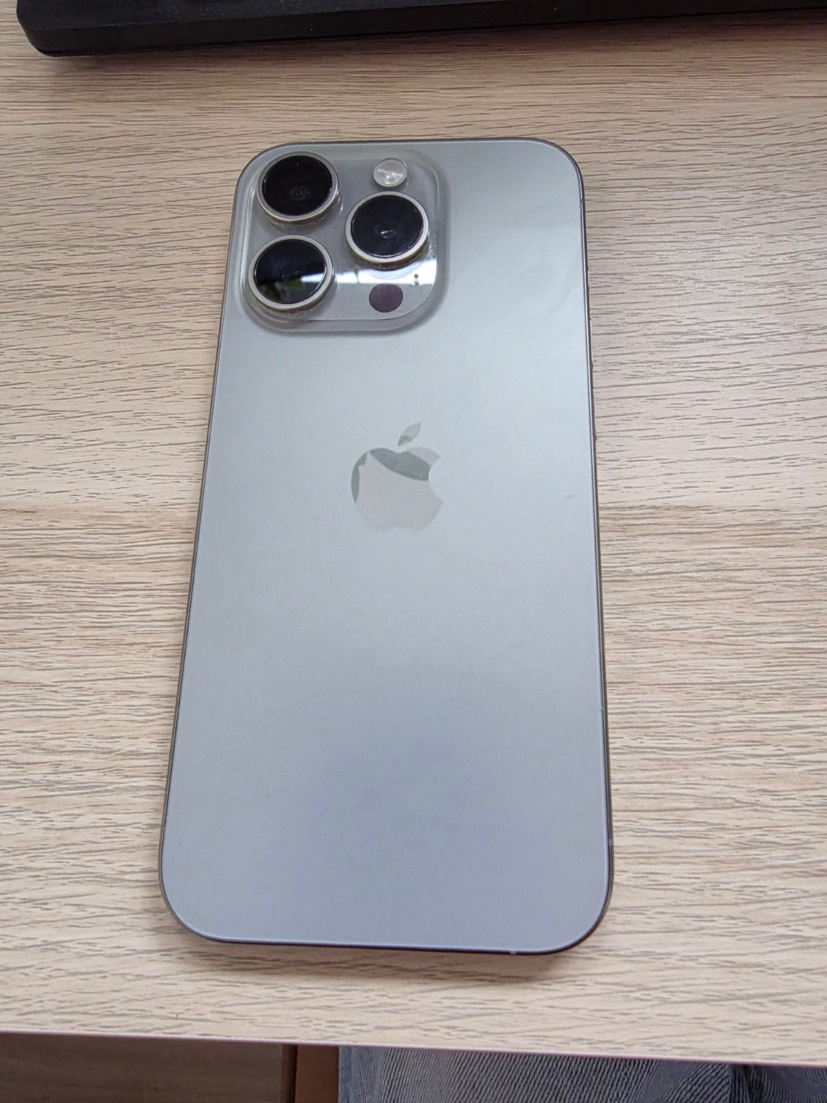 iPhone 15 PRO - Titanium Grey