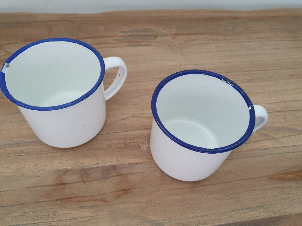 2 emaille kopjes wit, Ophalen of Verzenden