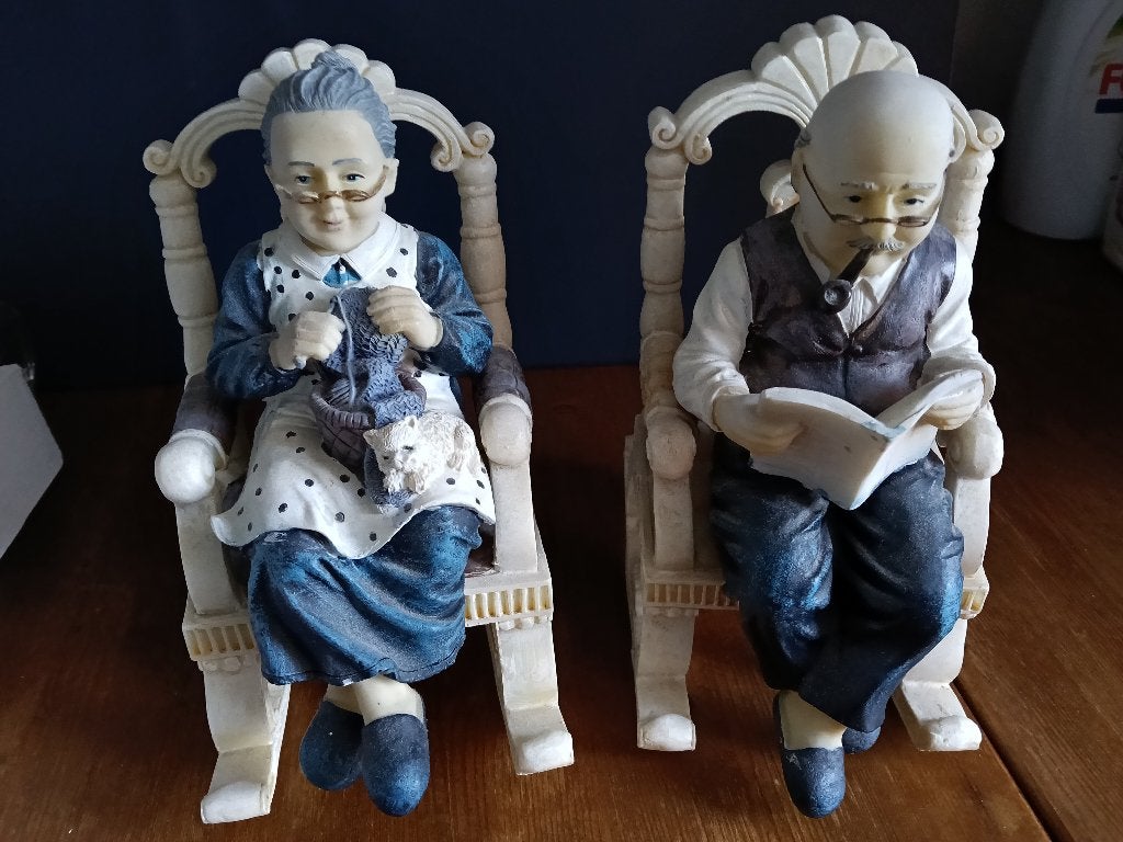 Te koop: 2x Beeldjes Opa & Oma, Ophalen of Verzenden, Zo goed als nieuw, Overige typen