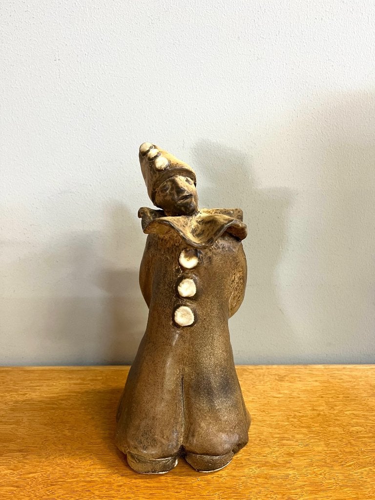 Italiaans geglazuurd stoneware beeldje van een clown, 1960, Verzamelen, Beelden en Beeldjes, Ophalen of Verzenden, Zo goed als nieuw