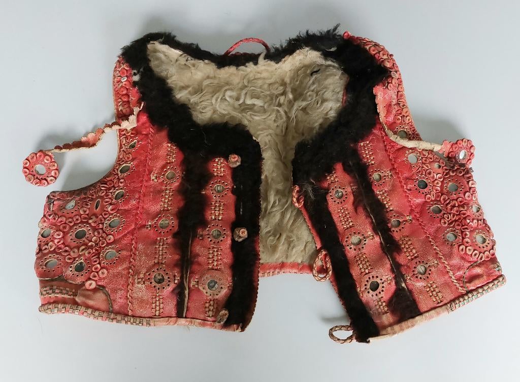 Hesje/Jackje Rood Schapenleer Jaren '60 Joegoslavië, Ophalen of Verzenden, Zonder mouw, Maat 34 (XS) of kleiner, Gedragen