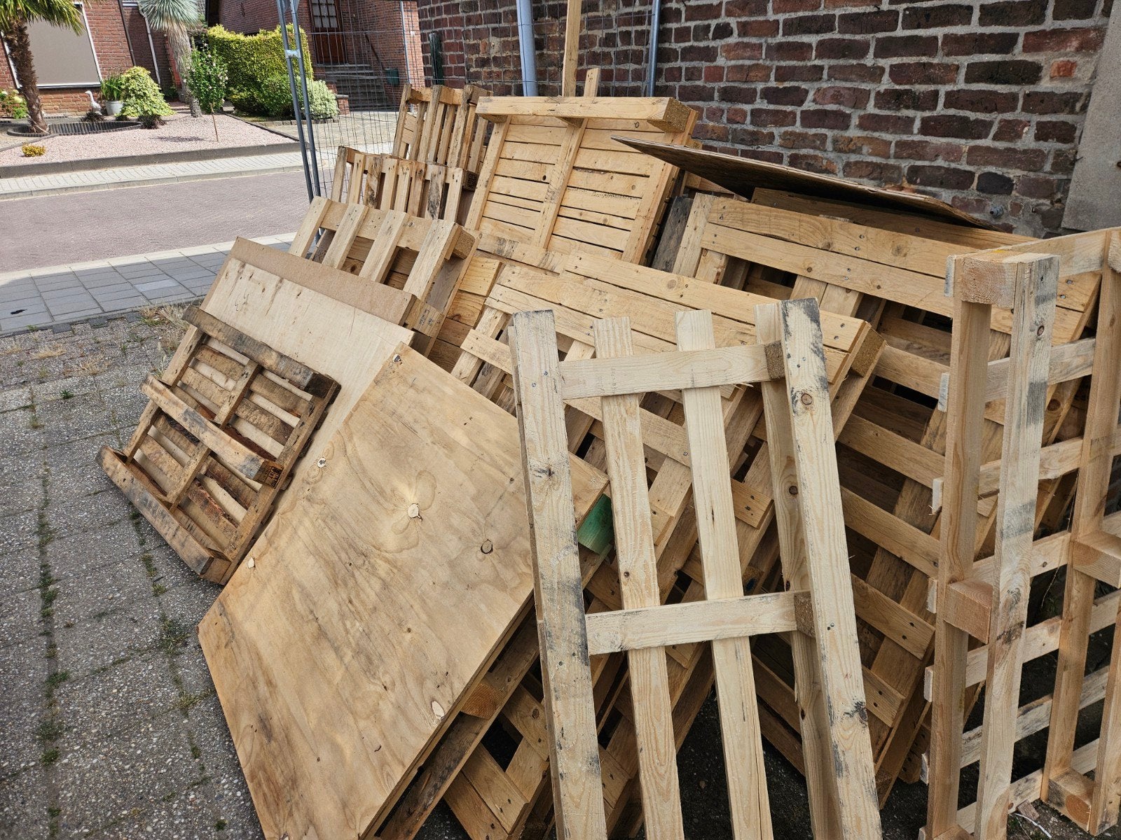 Diverse gebruikte en nieuwe pallets, Ophalen, Gebruikt, 25 tot 50 mm, Grenen
