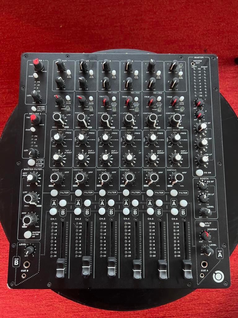 PLAYdifferently MODEL 1 6-kanaals analoge DJ mixer, Muziek en Instrumenten, Dj-sets en Draaitafels, Ophalen of Verzenden, Zo goed als nieuw