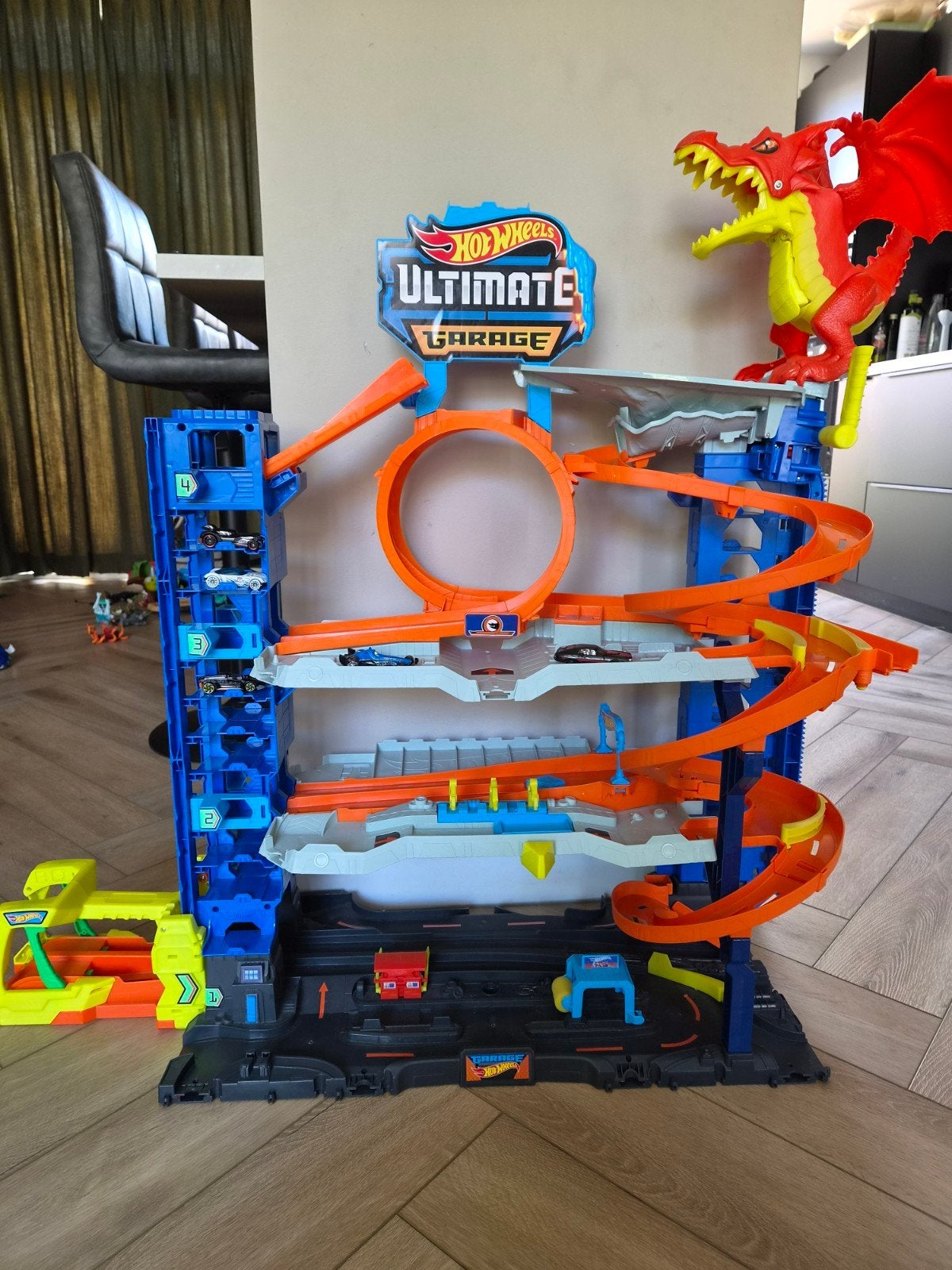 Hot Wheels Ultimate Garage met draak en 5 auto's, Ophalen, Zo goed als nieuw