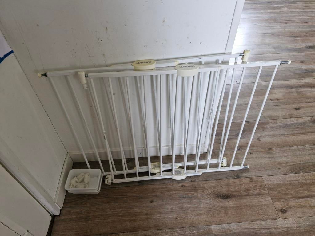 2 Lindam verstelbare metalen traphekjes - wit, Kinderen en Baby's, Traphekjes, Ophalen, Gebruikt, 100 tot 115 cm, Klemhekje
