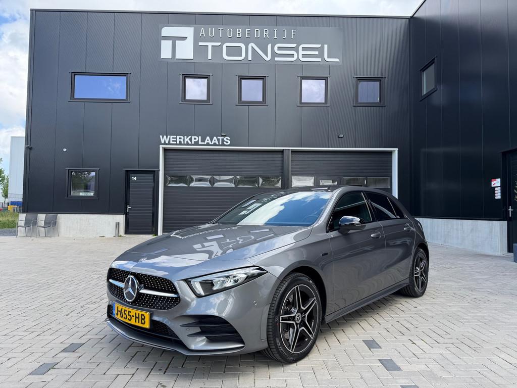 Mercedes-Benz A-klasse 250 e AMG / Night / Pano / Sfeerverli, Gebruikt, 4 cilinders, 15 kWh, Bedrijf