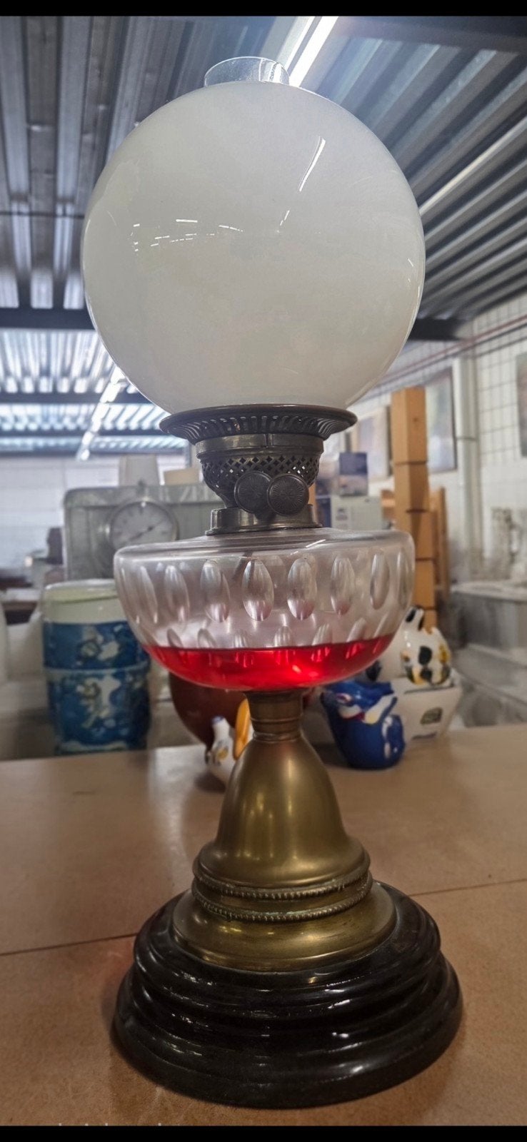Antieke olielamp met glazen kap, Ophalen of Verzenden