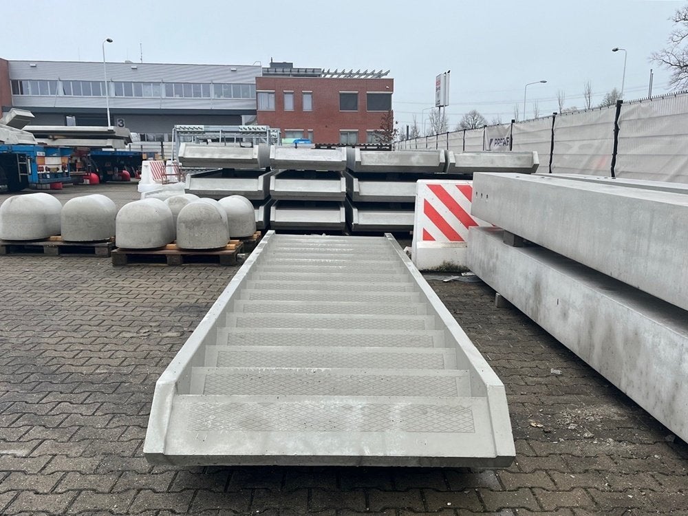 Extra goedkope betonnen trap, Ophalen of Verzenden, Nieuw, Trap, 2 tot 4 meter