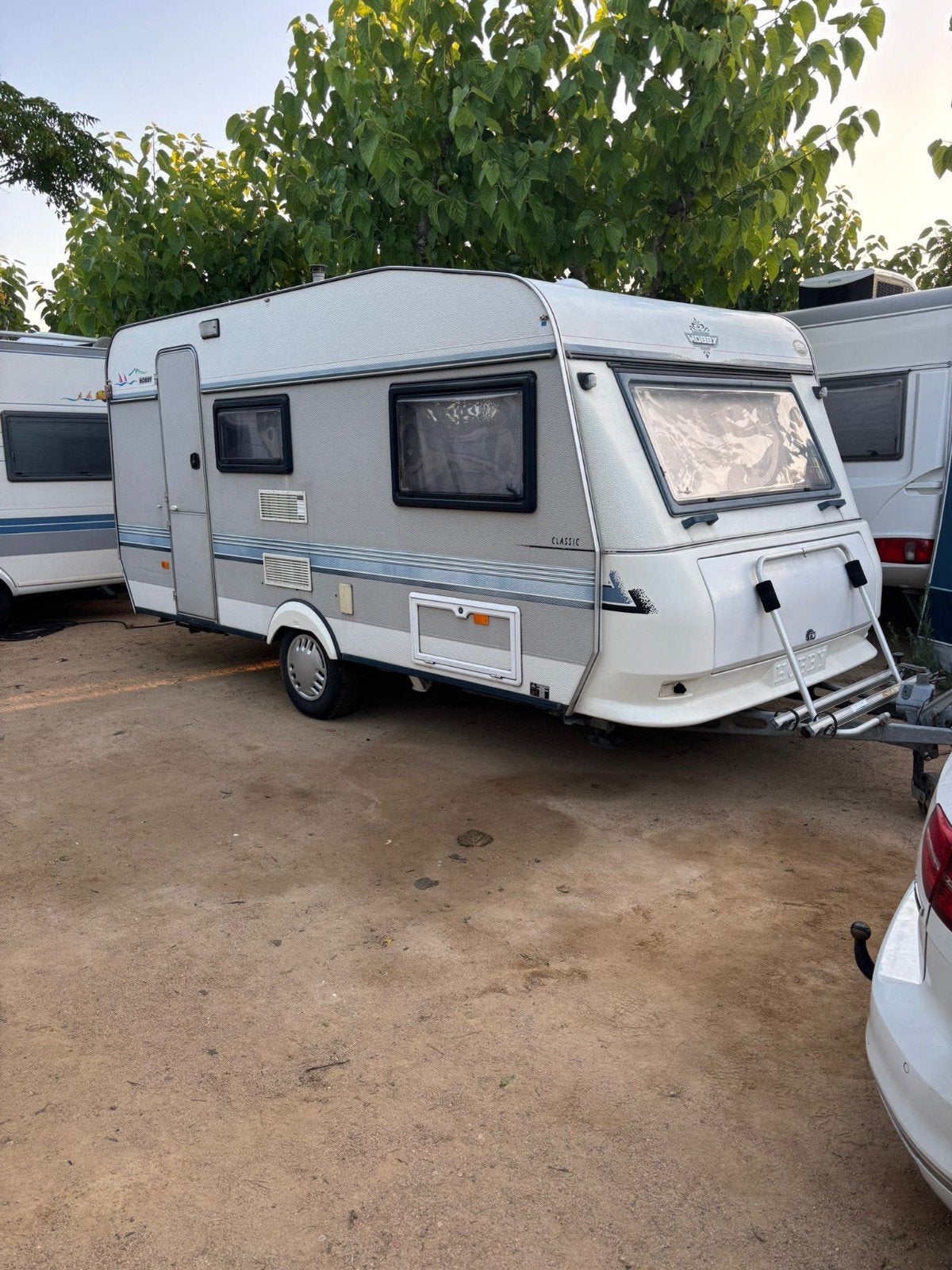 Hobby 440 Classic 1994 - Compleet vakantie klaar in Spanje, Caravans en Kamperen, Caravans, Overige typen, Hobby, Openslaande ramen