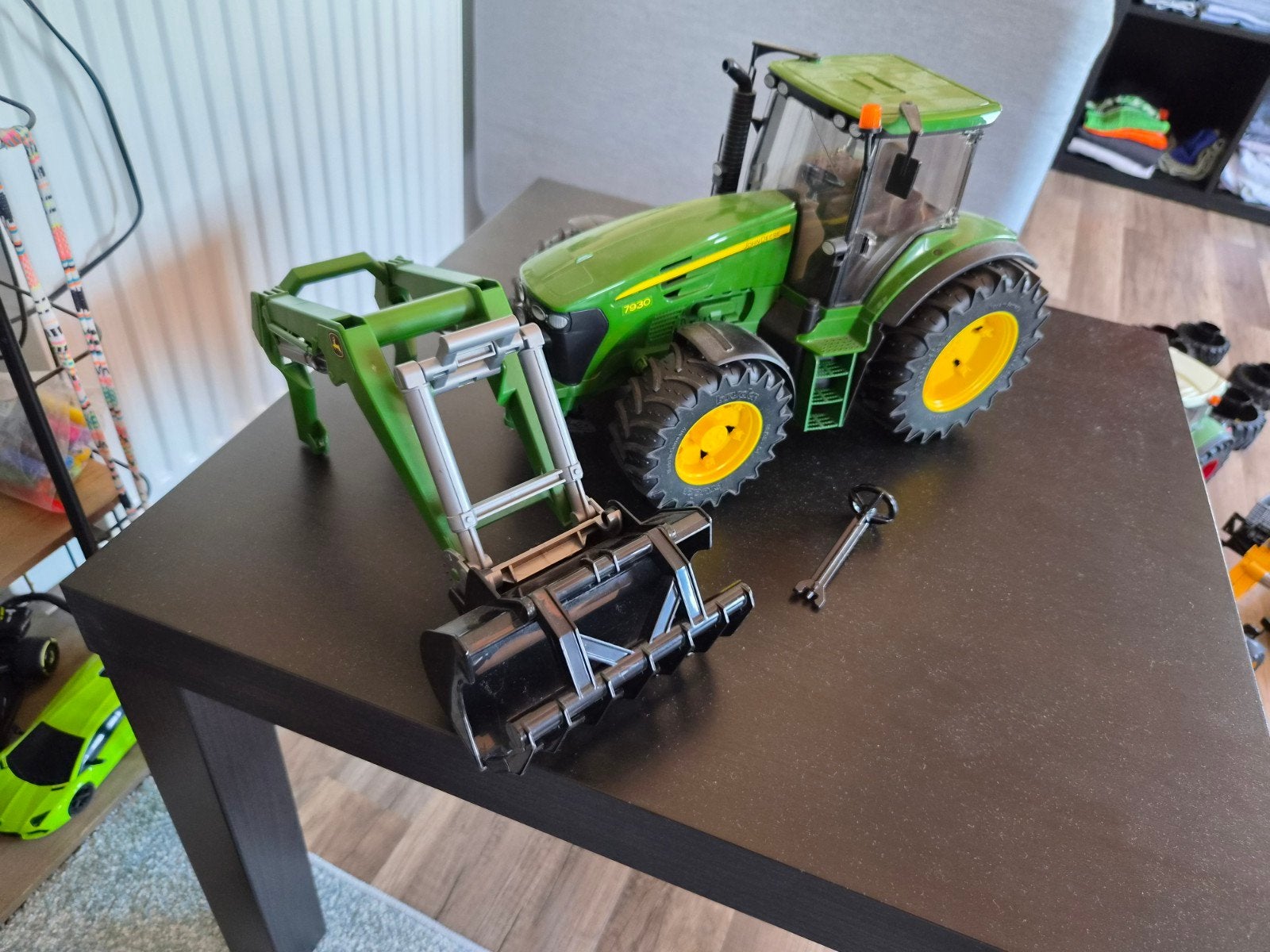 John Deere 7930 Tractor met voorlader - Bruder Speelgoed, Ophalen of Verzenden, Gebruikt