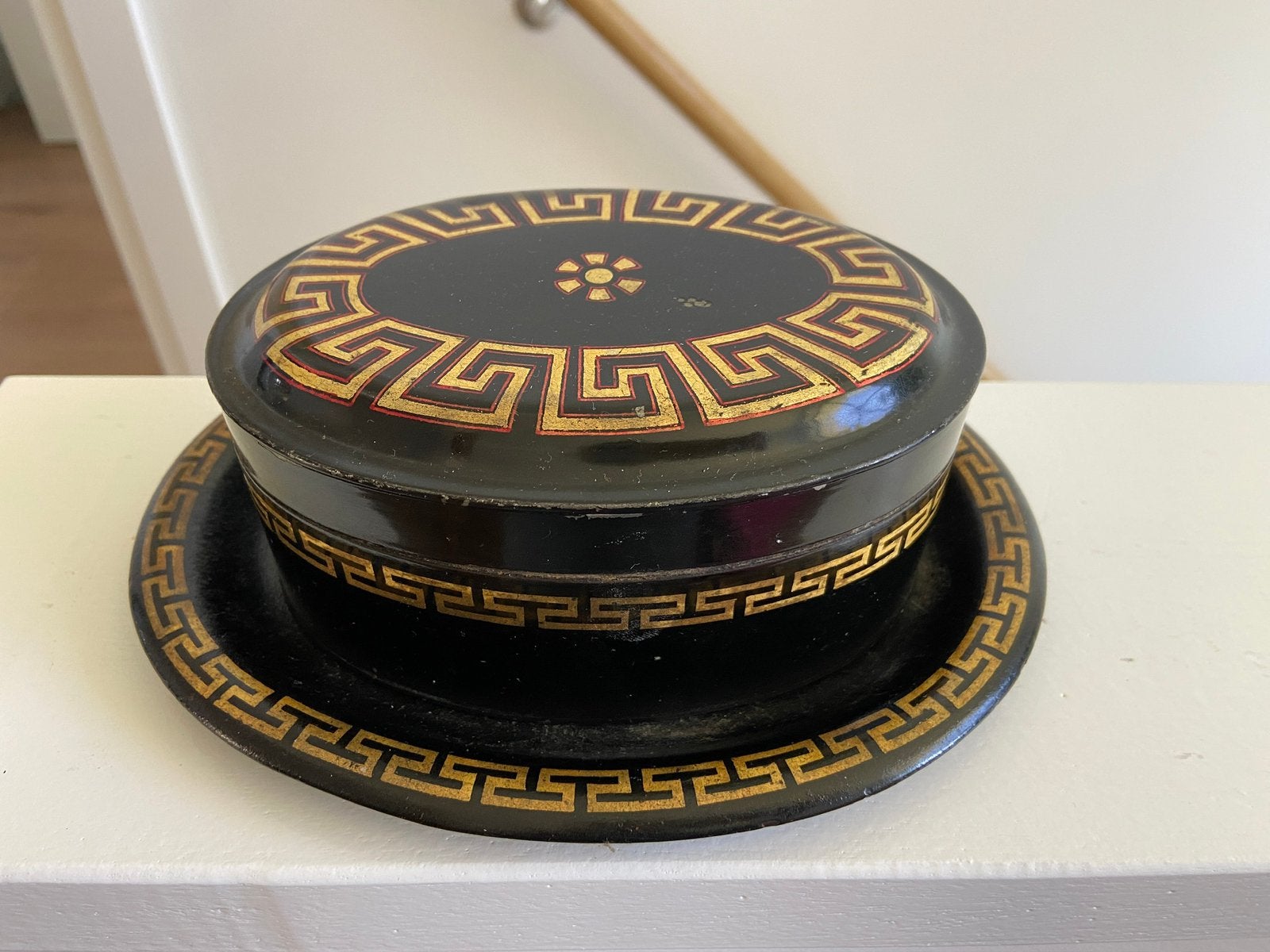 Mooie oude trommel blik op bijpassende schotel keurige staat, Antiek en Kunst, Curiosa en Brocante, Ophalen of Verzenden