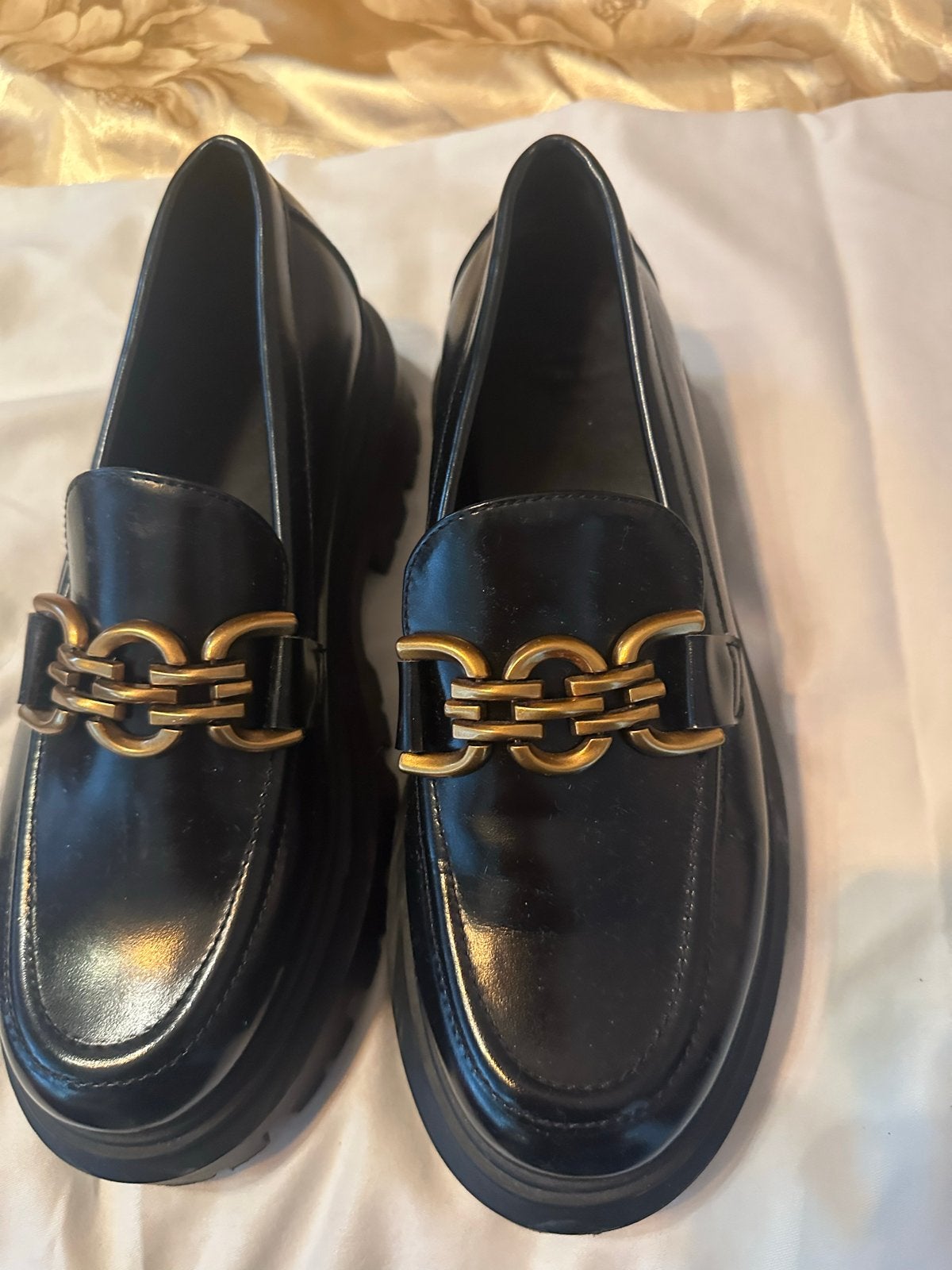 Zwarte loafers met gouden ketting - Maat 39, Ophalen of Verzenden, Zo goed als nieuw, Zwart, Instappers