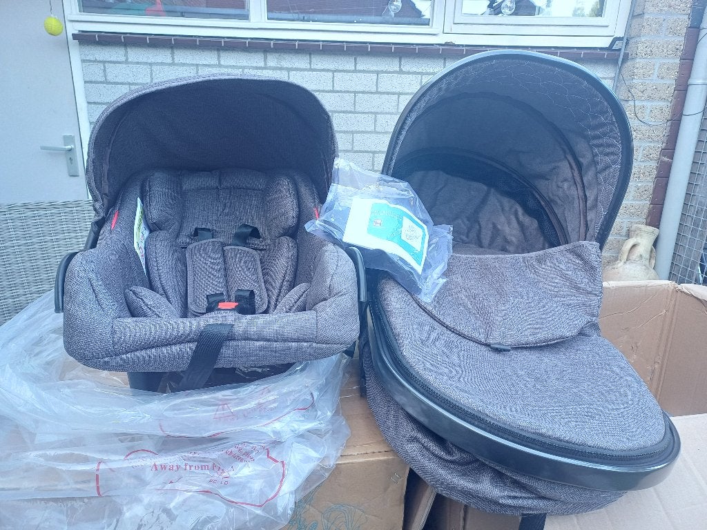 Quinny Combiwagen met autostoeltje en reiswieg, Ophalen, Met autostoeltje, Zo goed als nieuw, Combiwagen