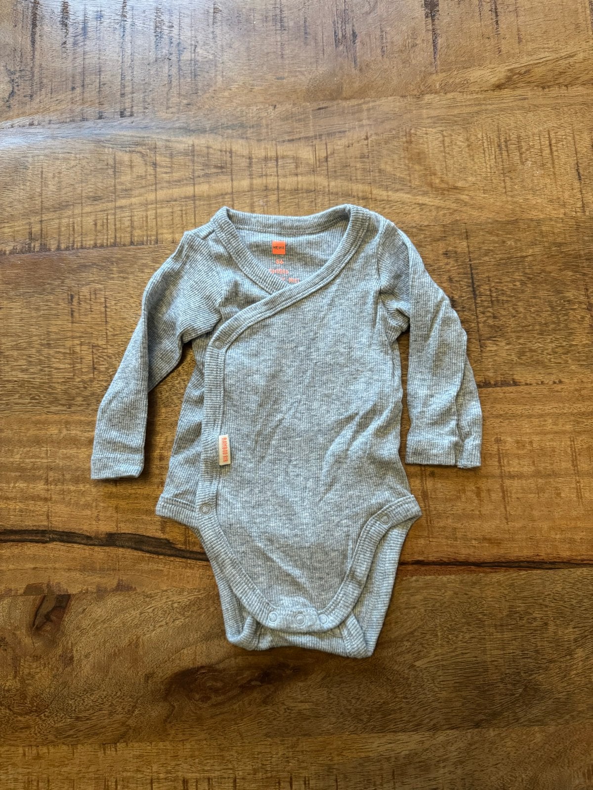 Grijze overslagromper hema maat 56, Ophalen of Verzenden, Zo goed als nieuw, Jongetje of Meisje, Nacht- of Onderkleding