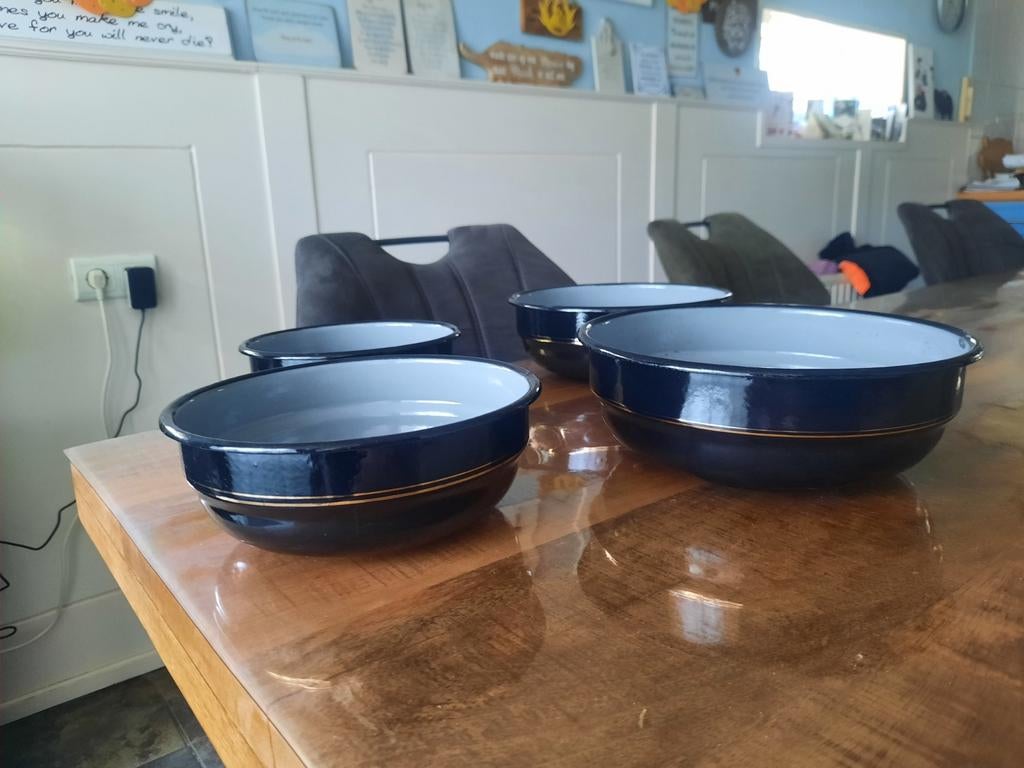 Zwarte emaille nestschalen met gouden bies, Antiek en Kunst, Ophalen of Verzenden