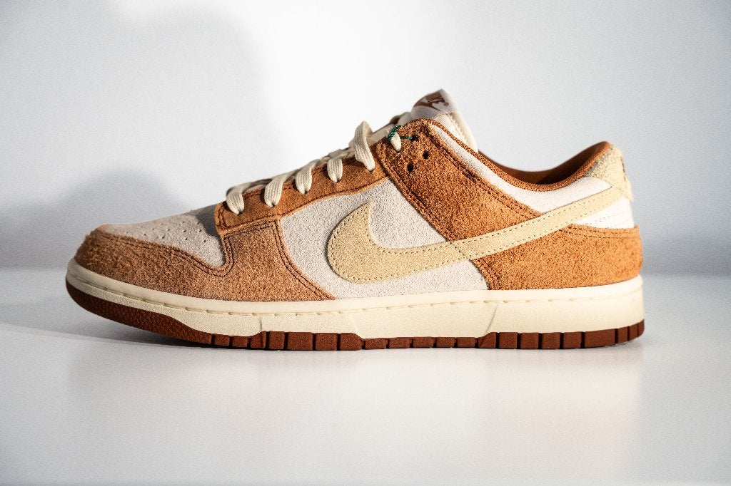 Nike Dunk Low Medium Curry (44 EU), Kleding | Heren, Schoenen, Overige kleuren, Nike, Nieuw, Ophalen of Verzenden